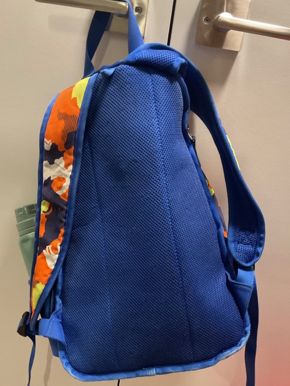 Backpack with multiple pockets - Picture 2 of 2